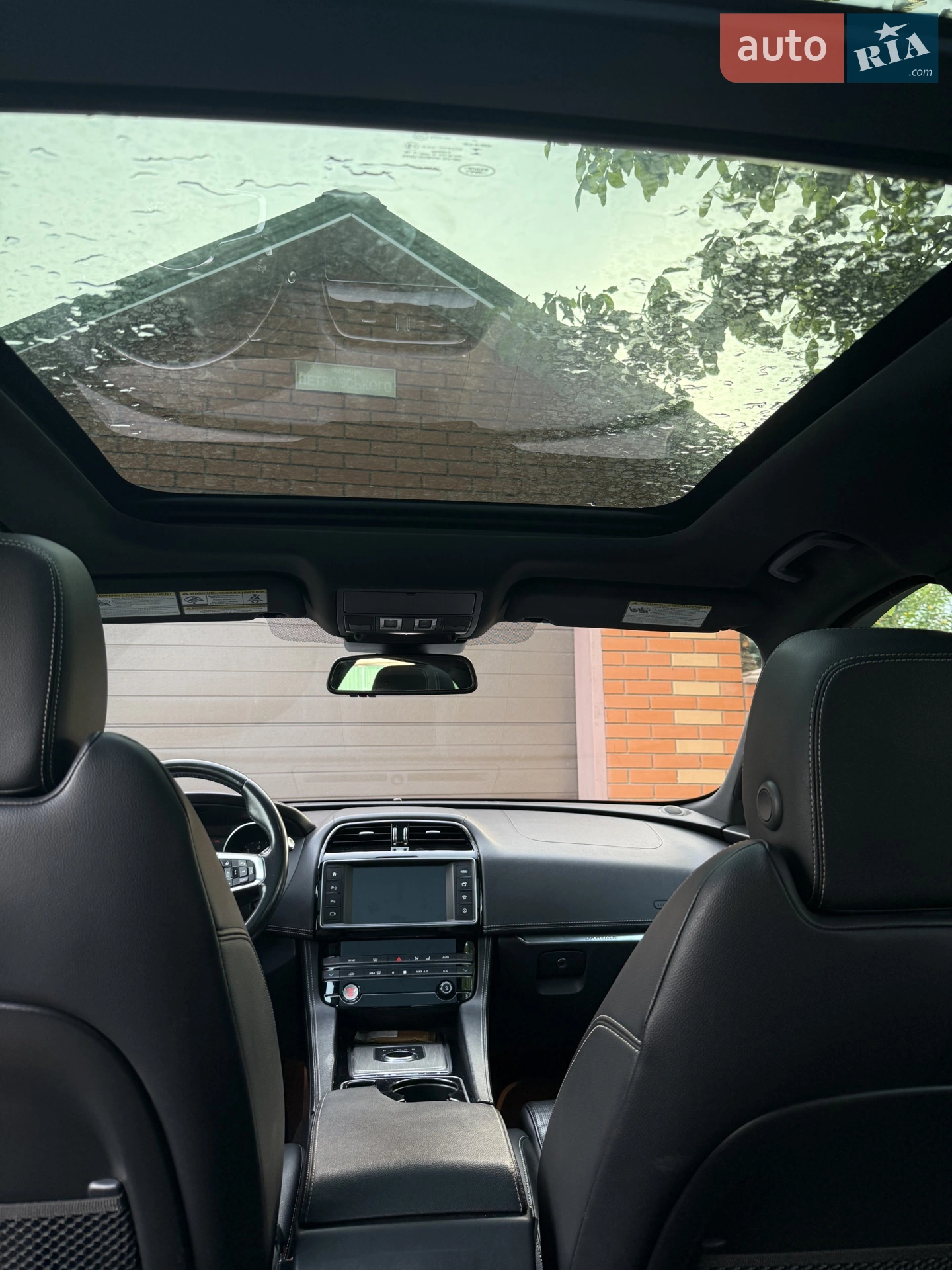 2017 Jaguar F-Pace - мініатюра 14