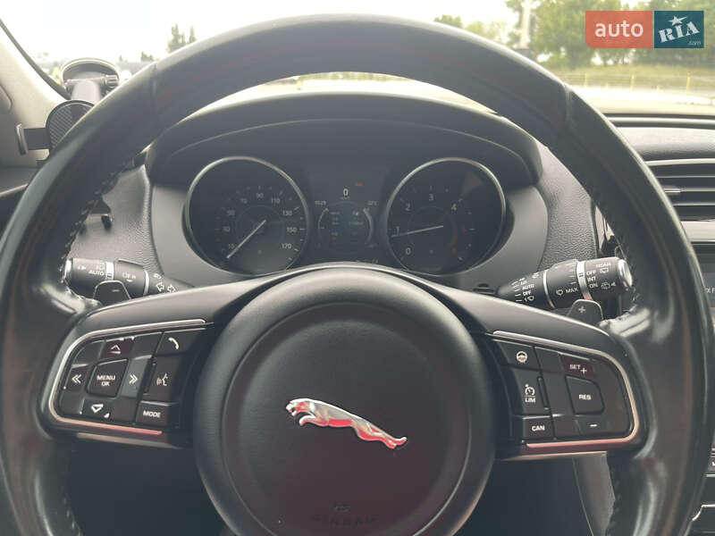 Позашляховик / Кросовер Jaguar F-Pace 2017 в Києві