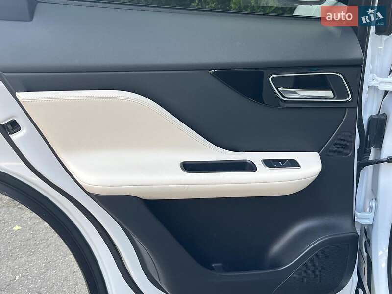 Позашляховик / Кросовер Jaguar F-Pace 2018 в Києві