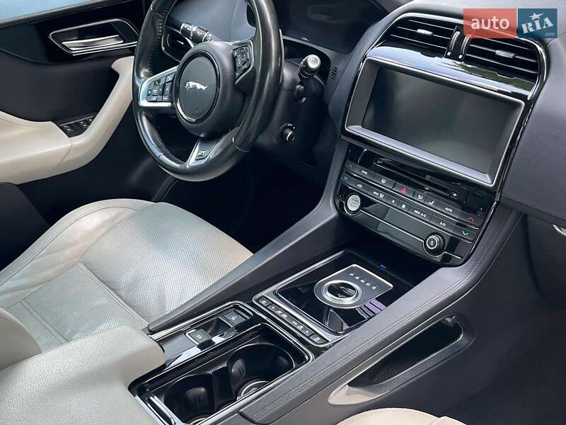 Позашляховик / Кросовер Jaguar F-Pace 2018 в Києві