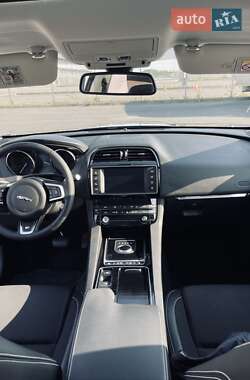 Позашляховик / Кросовер Jaguar F-Pace 2017 в 