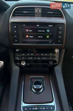 Внедорожник / Кроссовер Jaguar F-Pace 2018 в 