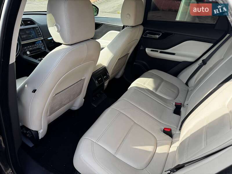 Внедорожник / Кроссовер Jaguar F-Pace 2016 в Чернигове