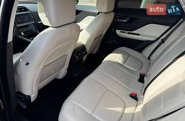 Внедорожник / Кроссовер Jaguar F-Pace 2016 в 