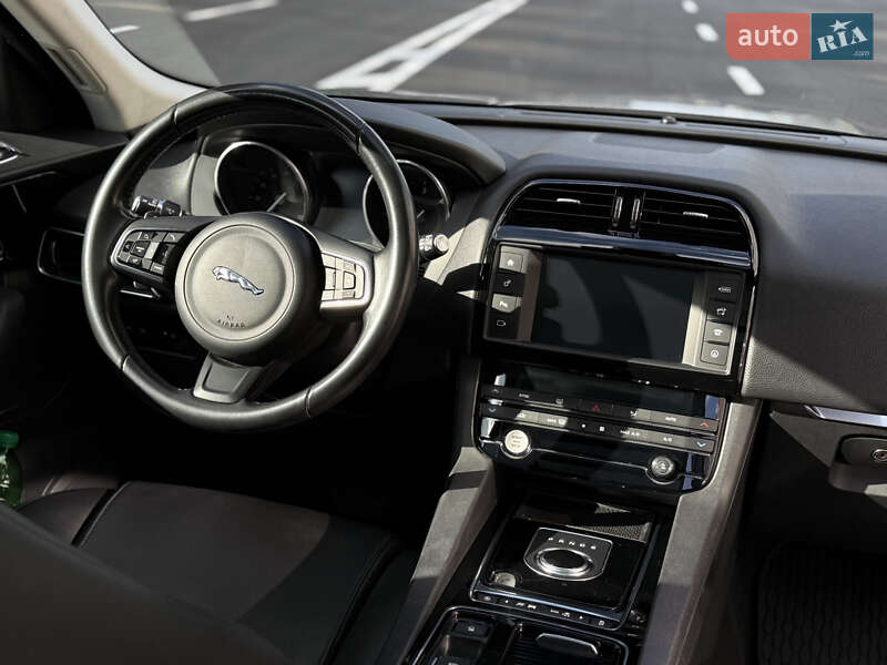 Позашляховик / Кросовер Jaguar F-Pace 2017 в Києві