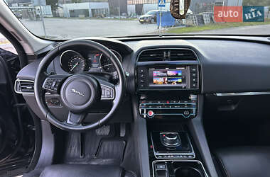 Внедорожник / Кроссовер Jaguar F-Pace 2017 в 