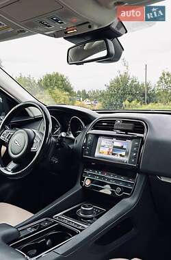 Внедорожник / Кроссовер Jaguar F-Pace 2017 в 