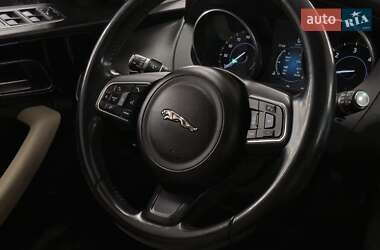 Позашляховик / Кросовер Jaguar F-Pace 2016 в 