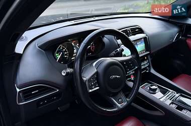 Внедорожник / Кроссовер Jaguar F-Pace 2018 в 