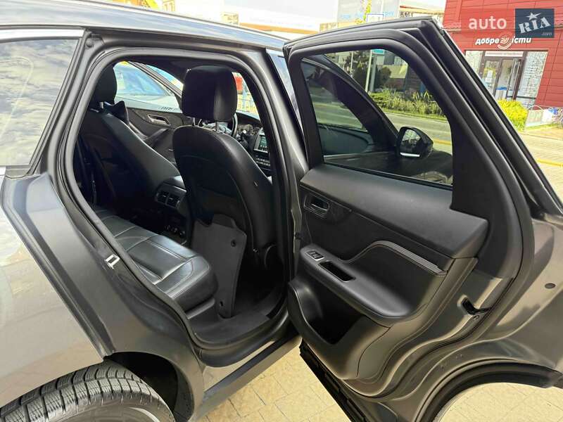 Внедорожник / Кроссовер Jaguar F-Pace 2016 в Львове фото 43 Внедорожник / Кроссовер Jaguar F-Pace 2016 в Львове