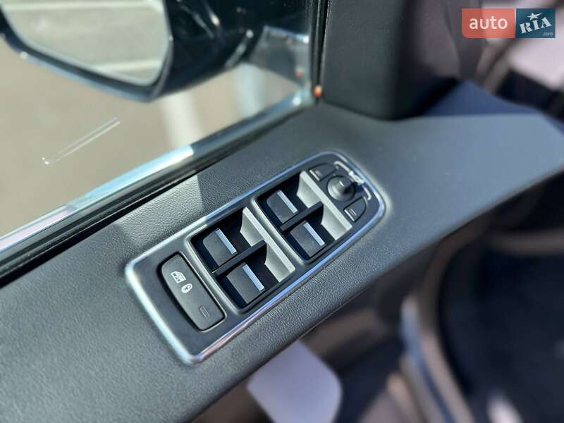 Внедорожник / Кроссовер Jaguar F-Pace 2017 в Киеве фото 17 Внедорожник / Кроссовер Jaguar F-Pace 2017 в Киеве
