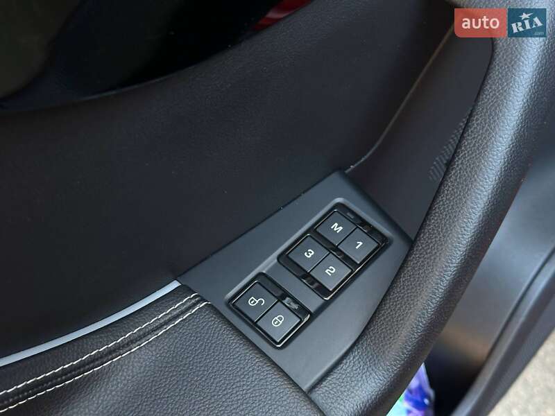 Внедорожник / Кроссовер Jaguar F-Pace 2016 в Одессе фото 27 Внедорожник / Кроссовер Jaguar F-Pace 2016 в Одессе