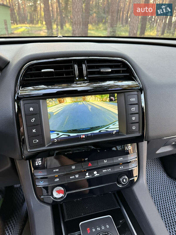 Позашляховик / Кросовер Jaguar F-Pace 2016 в Чернігові