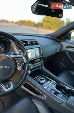 Позашляховик / Кросовер Jaguar F-Pace 2016 в 