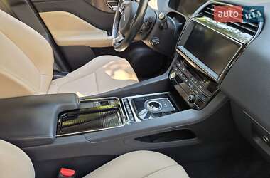 Позашляховик / Кросовер Jaguar F-Pace 2017 в 