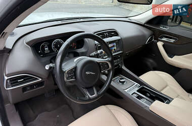 Внедорожник / Кроссовер Jaguar F-Pace 2017 в 