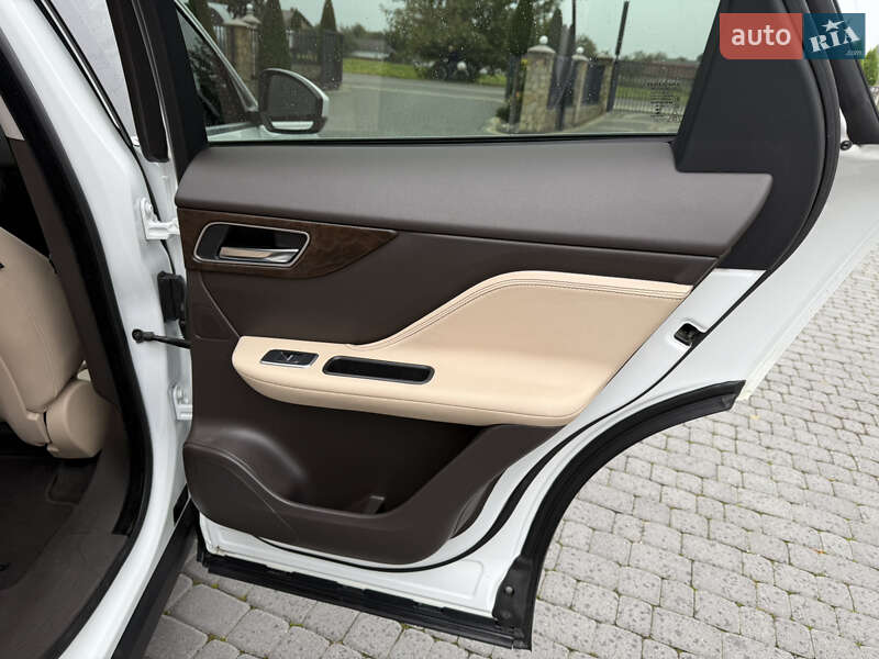 Позашляховик / Кросовер Jaguar F-Pace 2017 в Івано-Франківську