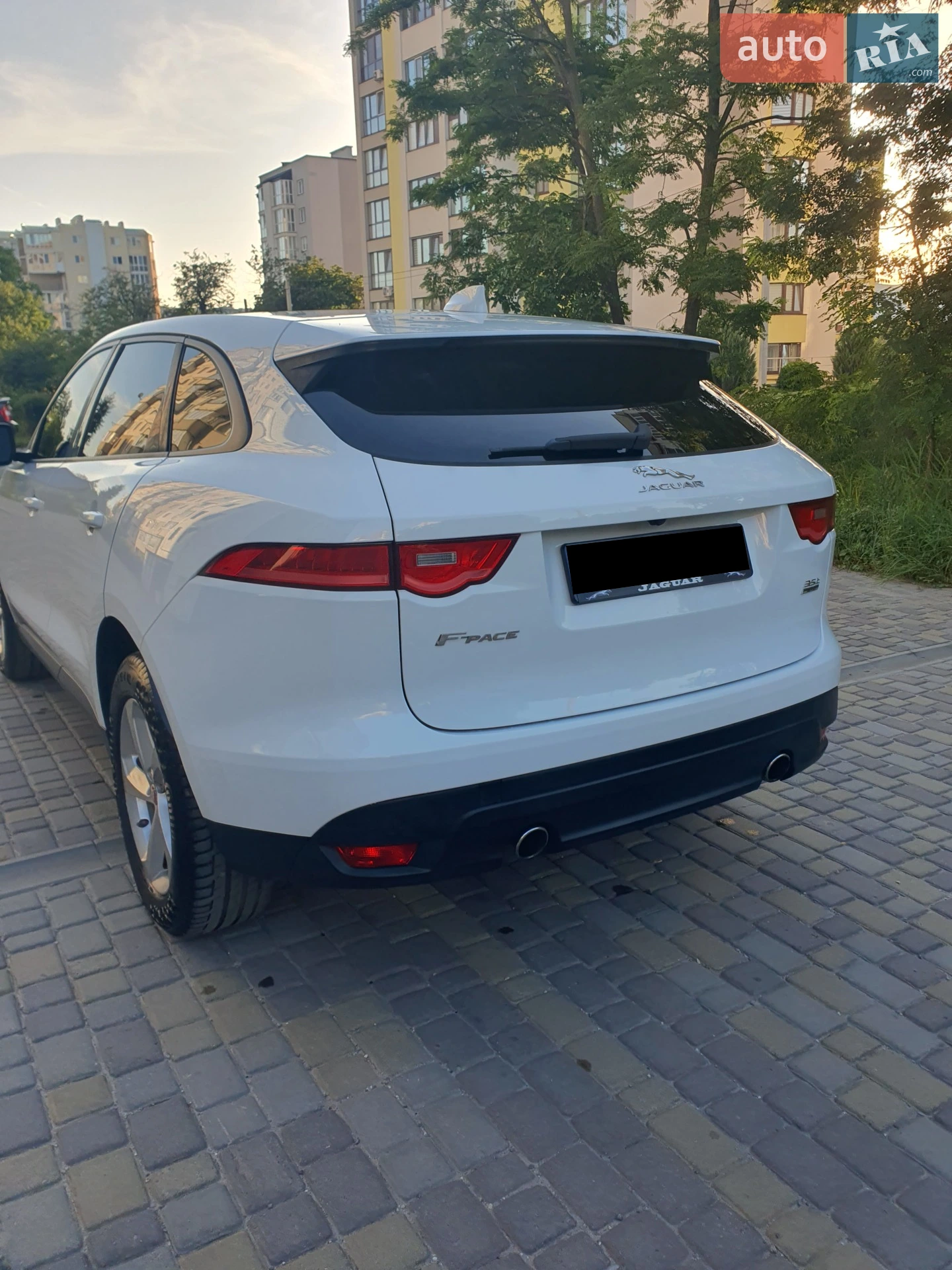 2017 Jaguar F-Pace - мініатюра 3