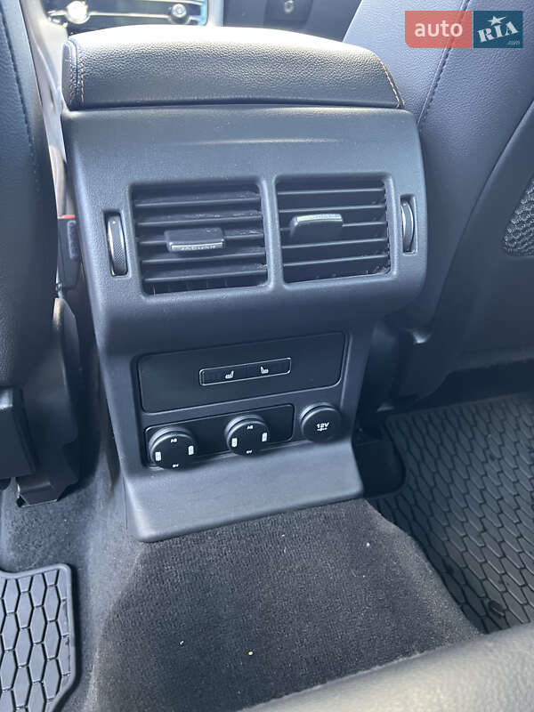 Внедорожник / Кроссовер Jaguar F-Pace 2018 в Киеве фото 10 Внедорожник / Кроссовер Jaguar F-Pace 2018 в Киеве