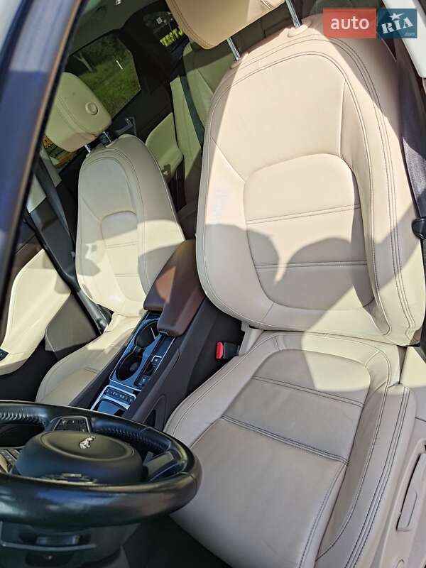 Позашляховик / Кросовер Jaguar F-Pace 2016 в Герці