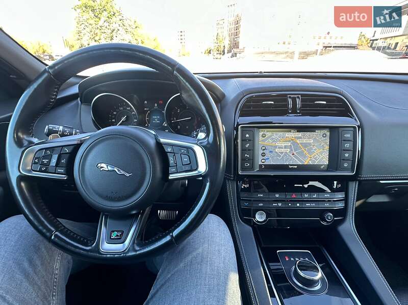 Внедорожник / Кроссовер Jaguar F-Pace 2017 в Харькове фото 10 Внедорожник / Кроссовер Jaguar F-Pace 2017 в Харькове