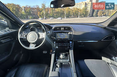 Позашляховик / Кросовер Jaguar F-Pace 2017 в 