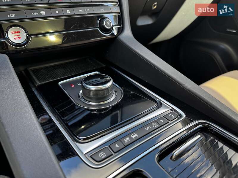 Позашляховик / Кросовер Jaguar F-Pace 2018 в Києві