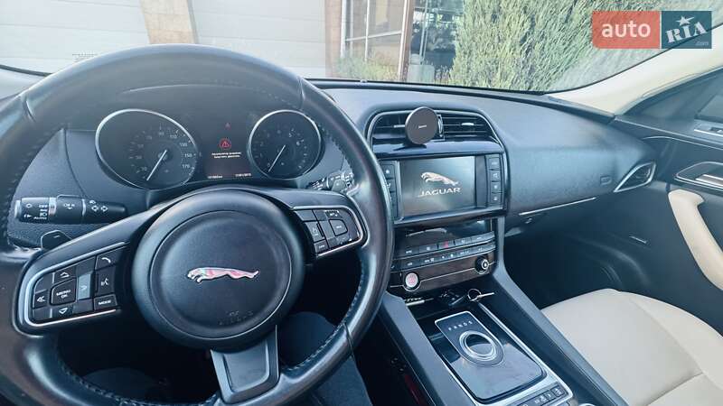 Позашляховик / Кросовер Jaguar F-Pace 2016 в Усатове