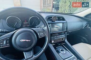 Внедорожник / Кроссовер Jaguar F-Pace 2016 в 