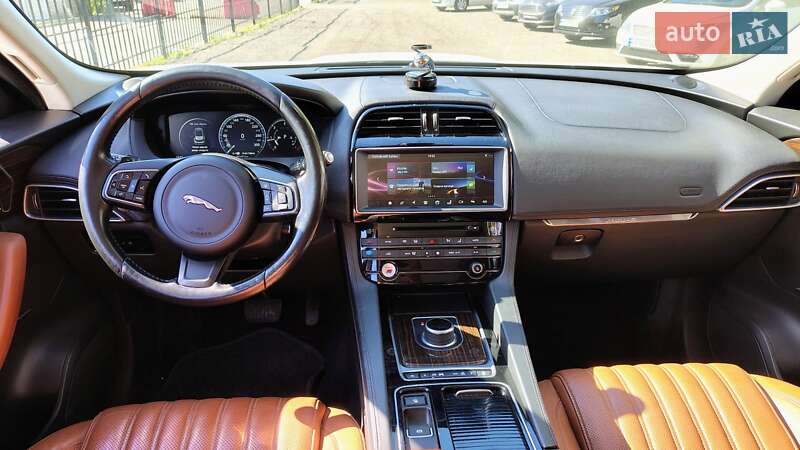 Внедорожник / Кроссовер Jaguar F-Pace 2016 в Киеве