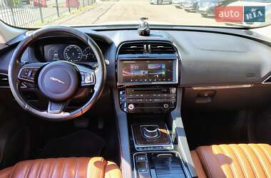 Позашляховик / Кросовер Jaguar F-Pace 2016 в 