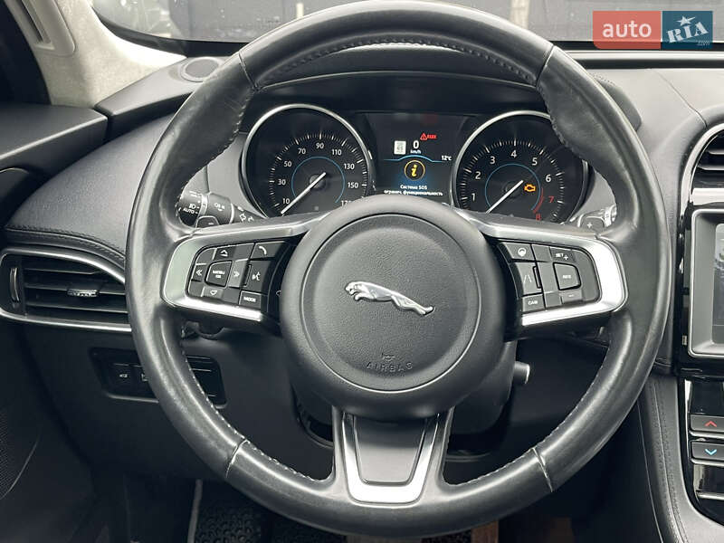 Внедорожник / Кроссовер Jaguar F-Pace 2019 в Киеве