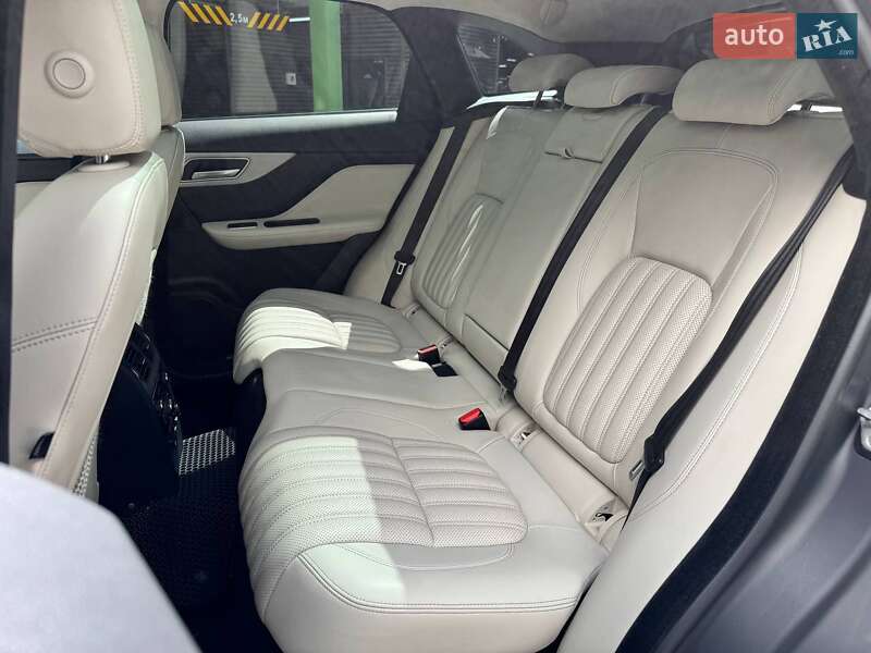 Позашляховик / Кросовер Jaguar F-Pace 2018 в Києві