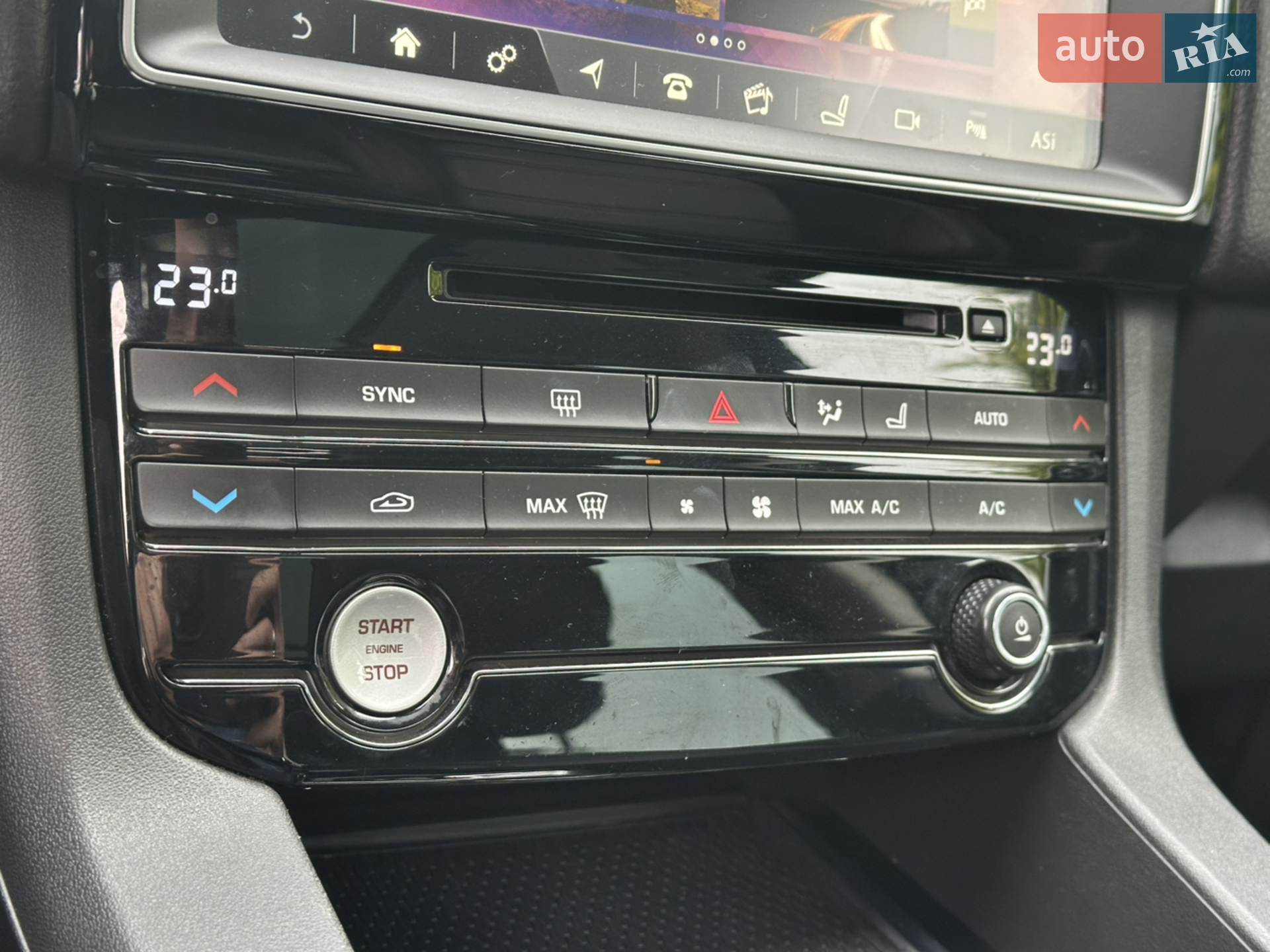 Jaguar F-Pace 2018 VIN SADCA2BN3JA284206 фото оголошення 60 з 70