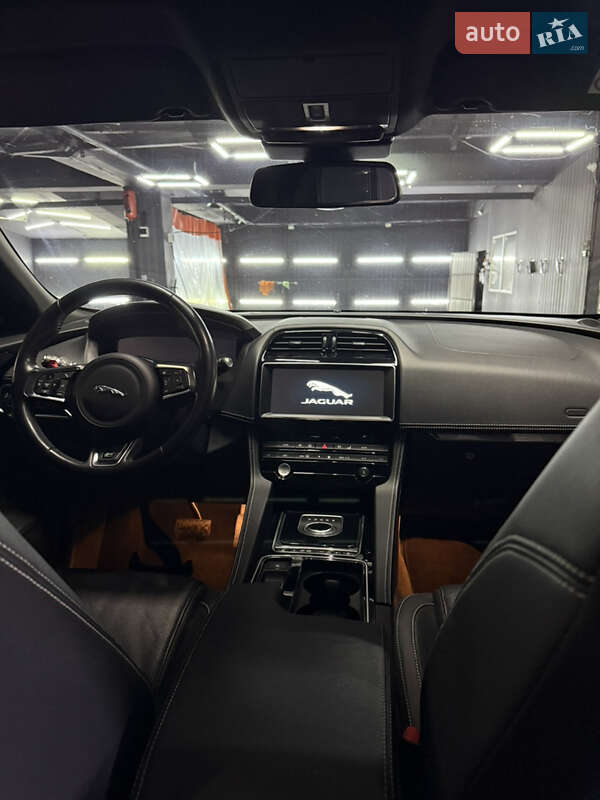 Позашляховик / Кросовер Jaguar F-Pace 2017 в Києві