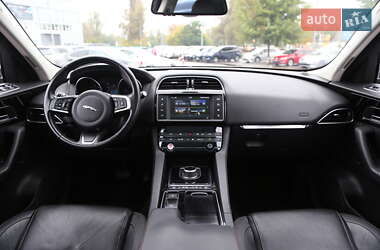 Позашляховик / Кросовер Jaguar F-Pace 2017 в 