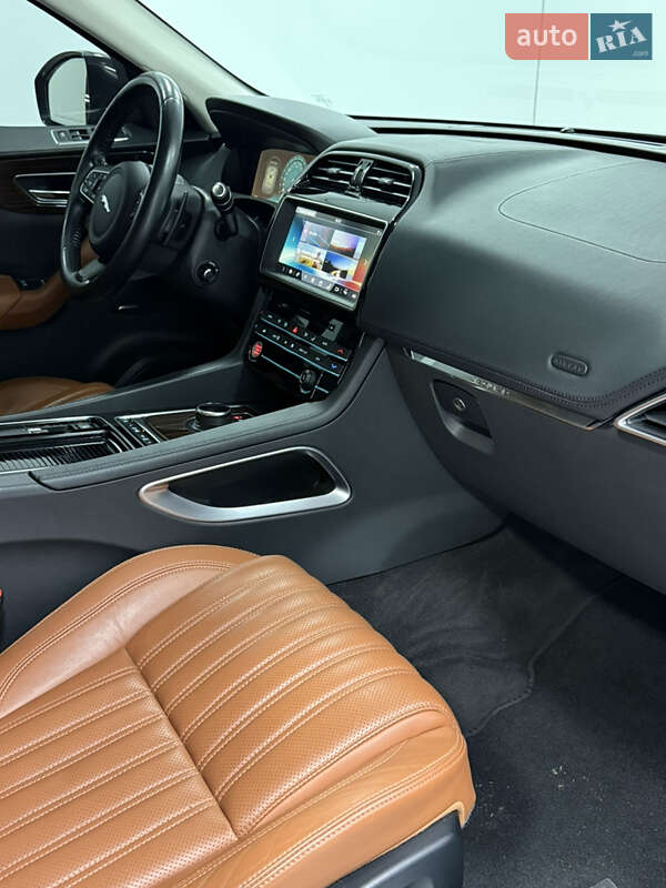 Внедорожник / Кроссовер Jaguar F-Pace 2016 в Одессе фото 19 Внедорожник / Кроссовер Jaguar F-Pace 2016 в Одессе