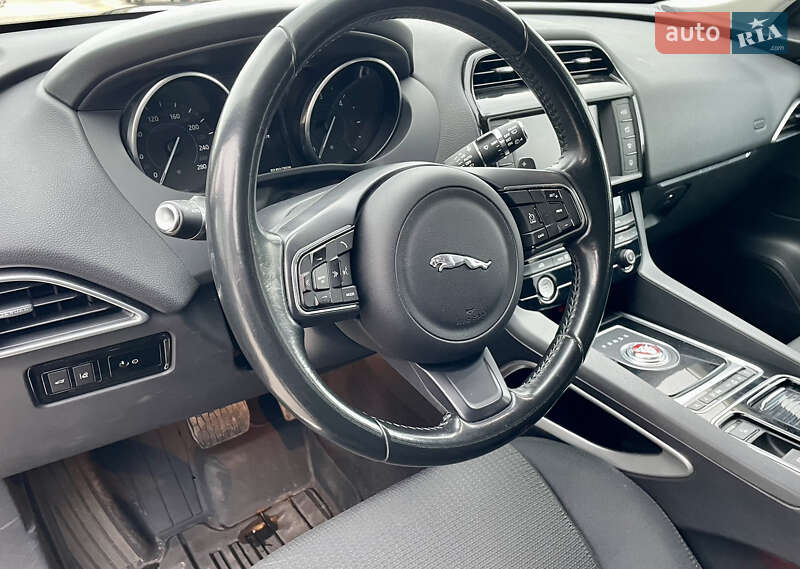Внедорожник / Кроссовер Jaguar F-Pace 2016 в Киеве