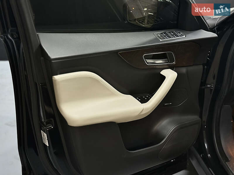 Позашляховик / Кросовер Jaguar F-Pace 2016 в Одесі фото 23 Позашляховик / Кросовер Jaguar F-Pace 2016 в Одесі