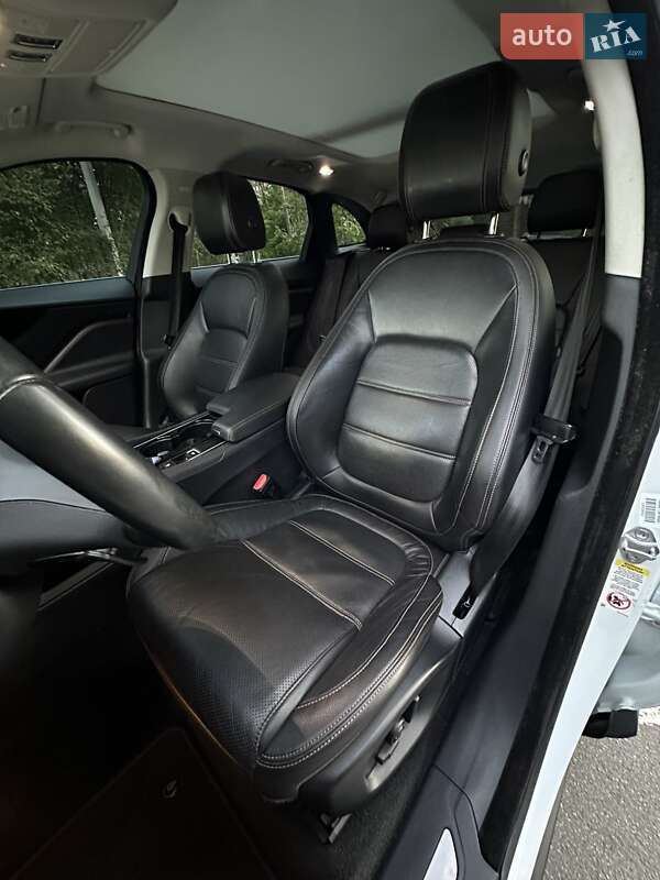 Позашляховик / Кросовер Jaguar F-Pace 2016 в Білогородці