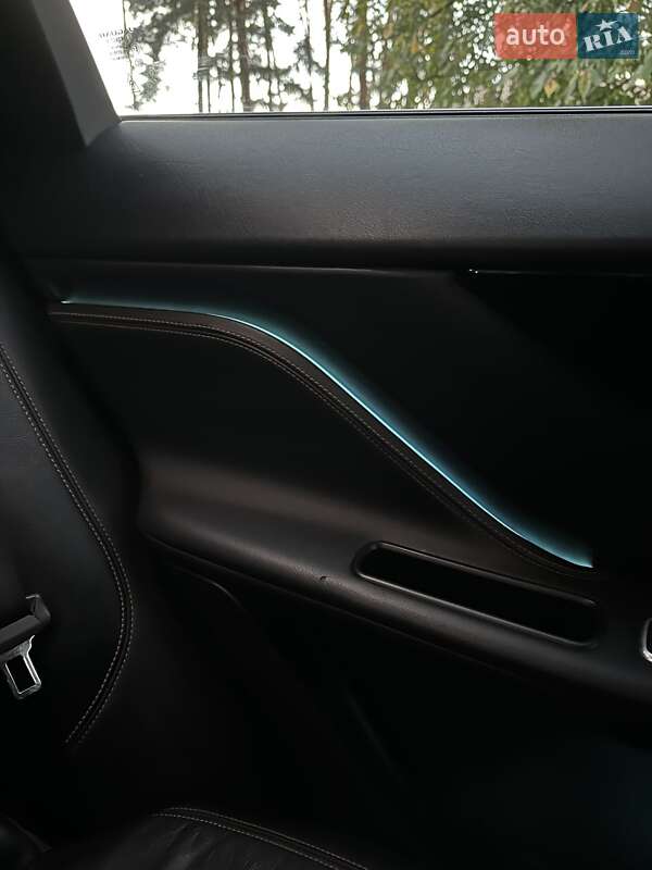 Позашляховик / Кросовер Jaguar F-Pace 2016 в Білогородці