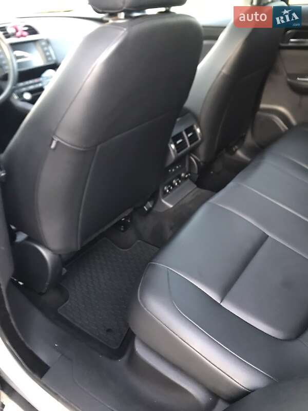 Внедорожник / Кроссовер Jaguar F-Pace 2017 в Кривом Роге