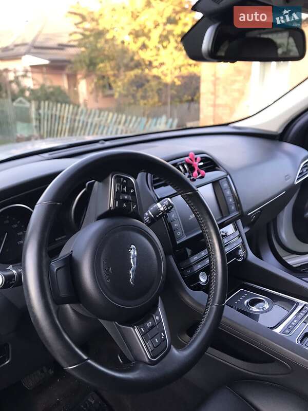 Внедорожник / Кроссовер Jaguar F-Pace 2017 в Кривом Роге