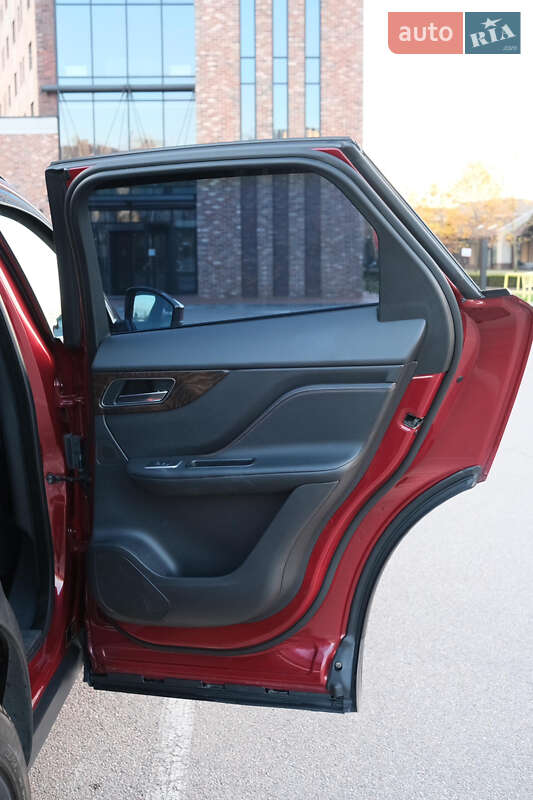 Внедорожник / Кроссовер Jaguar F-Pace 2016 в Киеве