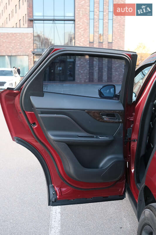 Внедорожник / Кроссовер Jaguar F-Pace 2016 в Киеве