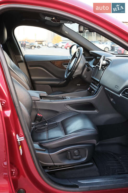 Внедорожник / Кроссовер Jaguar F-Pace 2016 в Киеве