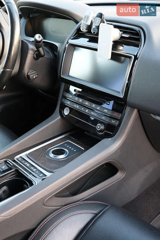 Внедорожник / Кроссовер Jaguar F-Pace 2016 в Киеве