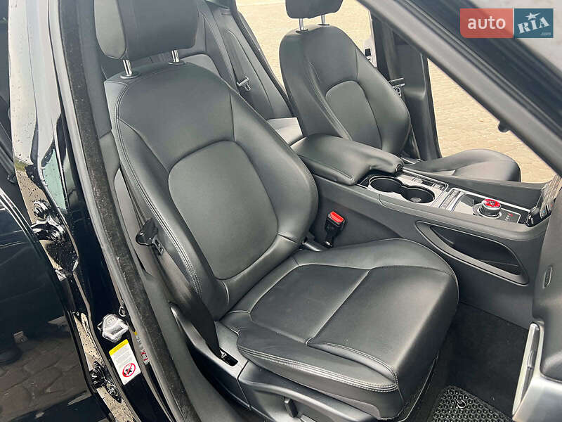 Внедорожник / Кроссовер Jaguar F-Pace 2016 в Львове