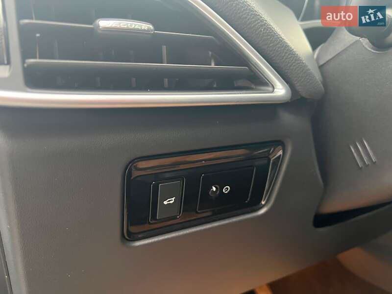 Внедорожник / Кроссовер Jaguar F-Pace 2018 в Львове фото 26 Внедорожник / Кроссовер Jaguar F-Pace 2018 в Львове