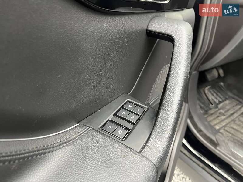 Позашляховик / Кросовер Jaguar F-Pace 2017 в Києві фото 17 Позашляховик / Кросовер Jaguar F-Pace 2017 в Києві